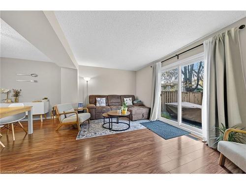 64-145 Rice Avenue, Hamilton, ON - Indoor Photo Showing Living Room