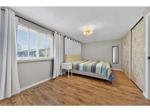 64-145 Rice Avenue, Hamilton, ON - Indoor Photo Showing Bedroom