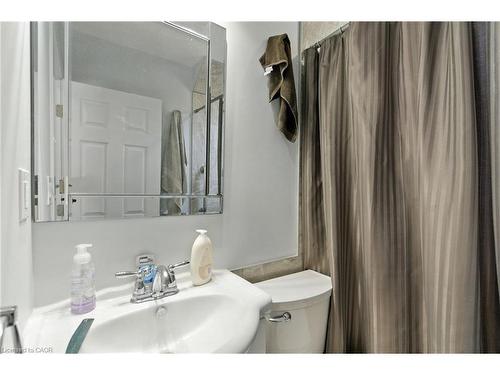 74 East 14Th Street, Hamilton, ON - Indoor Photo Showing Bathroom