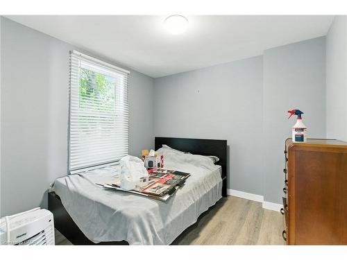 74 East 14Th Street, Hamilton, ON - Indoor Photo Showing Bedroom