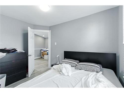 74 East 14Th Street, Hamilton, ON - Indoor Photo Showing Bedroom