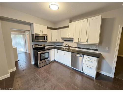 1-71 Barnesdale Boulevard, Hamilton, ON - Indoor Photo Showing Kitchen With Double Sink