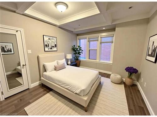 1-71 Barnesdale Boulevard, Hamilton, ON - Indoor Photo Showing Bedroom