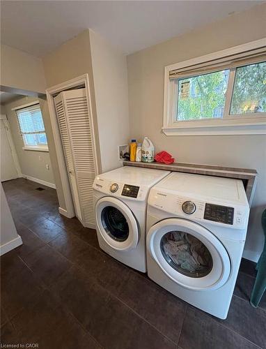 1-71 Barnesdale Boulevard, Hamilton, ON - Indoor Photo Showing Laundry Room