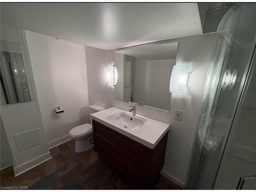 1-71 Barnesdale Boulevard, Hamilton, ON - Indoor Photo Showing Bathroom