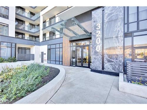 721-3200 William Coltson Avenue  Oakville, ON L6H 7W6