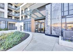 721-3200 William Coltson Avenue  Oakville, ON L6H 7W6