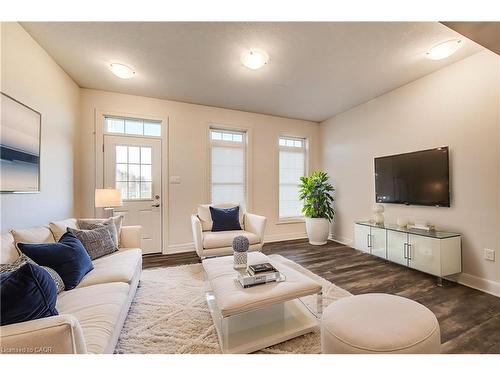 5-275 Max Becker Drive, Kitchener, ON - Indoor Photo Showing Living Room