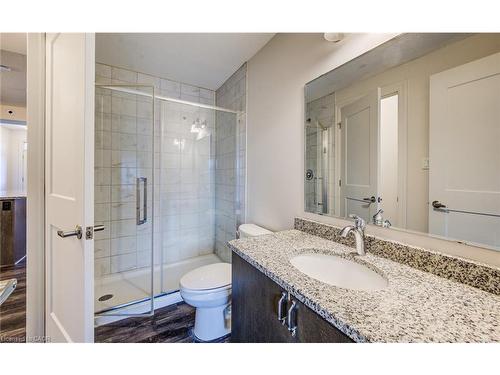 5-275 Max Becker Drive, Kitchener, ON - Indoor Photo Showing Bathroom