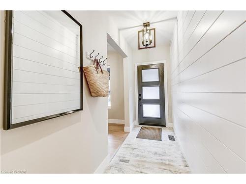 32 Cumberland Avenue, Hamilton, ON - Indoor Photo Showing Other Room