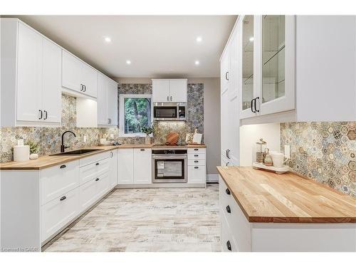 32 Cumberland Avenue, Hamilton, ON - Indoor Photo Showing Kitchen With Upgraded Kitchen