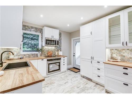 32 Cumberland Avenue, Hamilton, ON - Indoor Photo Showing Kitchen With Upgraded Kitchen