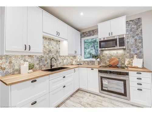 32 Cumberland Avenue, Hamilton, ON - Indoor Photo Showing Kitchen