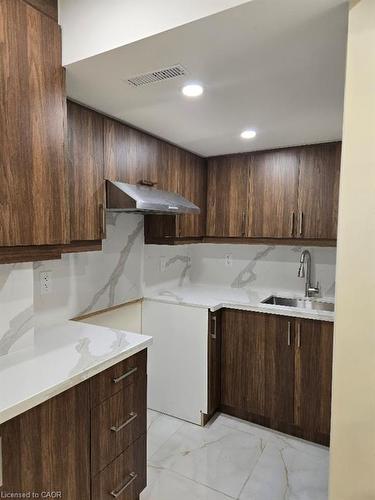 548 Wasaga Crescent, Waterloo, ON - Indoor Photo Showing Laundry Room