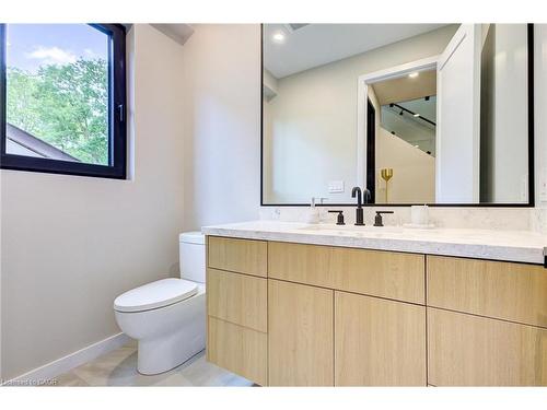 93 Oak Street, Cambridge, ON - Indoor Photo Showing Bathroom