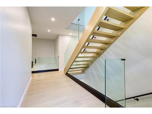 93 Oak Street, Cambridge, ON - Indoor Photo Showing Other Room