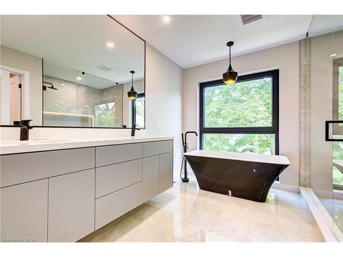 93 Oak Street, Cambridge, ON - Indoor Photo Showing Other Room