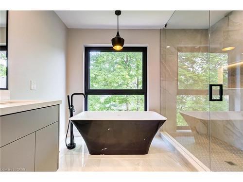 93 Oak Street, Cambridge, ON - Indoor Photo Showing Other Room