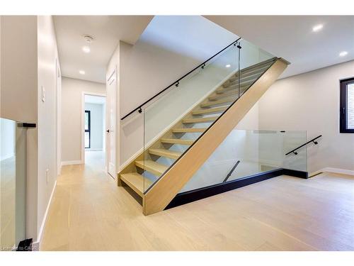 93 Oak Street, Cambridge, ON - Indoor Photo Showing Other Room