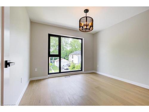 93 Oak Street, Cambridge, ON - Indoor Photo Showing Other Room