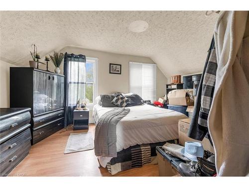 382 Beach Boulevard, Hamilton, ON - Indoor Photo Showing Bedroom