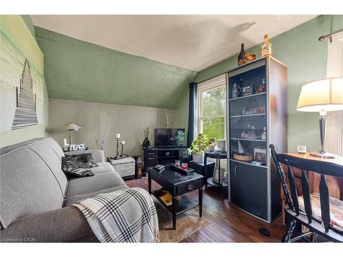 382 Beach Boulevard, Hamilton, ON - Indoor Photo Showing Living Room