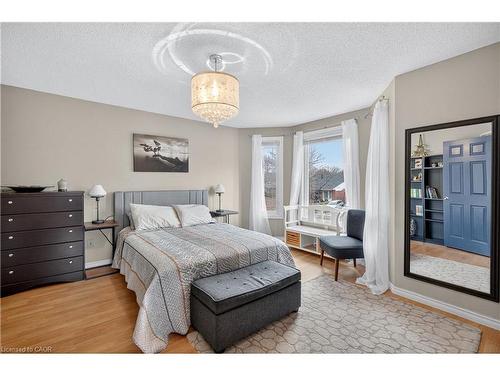 84 Branthaven Drive, Stoney Creek, ON - Indoor Photo Showing Bedroom
