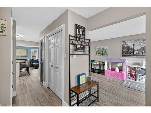 84 Branthaven Drive, Stoney Creek, ON - Indoor Photo Showing Other Room