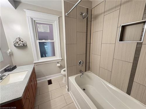 2-71 Barnesdale Boulevard, Hamilton, ON - Indoor Photo Showing Bathroom