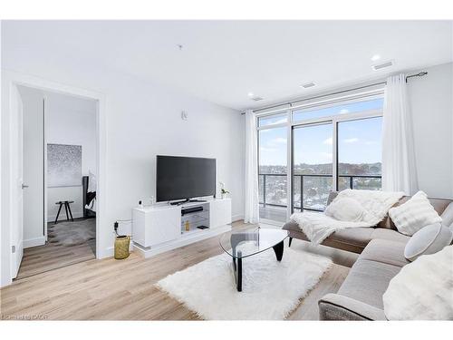1310-15 Glebe Street, Cambridge, ON - Indoor Photo Showing Living Room