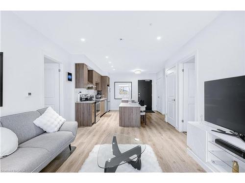 1310-15 Glebe Street, Cambridge, ON - Indoor Photo Showing Living Room