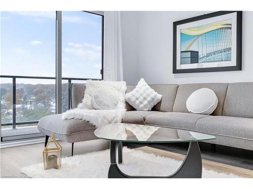 1310-15 Glebe Street, Cambridge, ON - Indoor Photo Showing Living Room