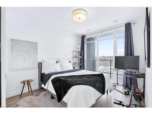 1310-15 Glebe Street, Cambridge, ON - Indoor Photo Showing Bedroom