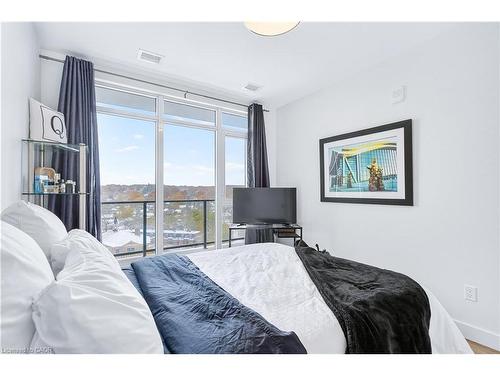 1310-15 Glebe Street, Cambridge, ON - Indoor Photo Showing Bedroom