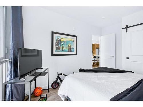 1310-15 Glebe Street, Cambridge, ON - Indoor Photo Showing Bedroom