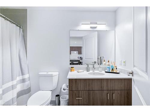 1310-15 Glebe Street, Cambridge, ON - Indoor Photo Showing Bathroom