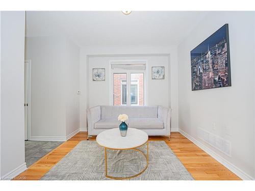 9 Phyllis Drive, Caledon, ON - Indoor Photo Showing Living Room
