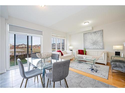 9 Phyllis Drive, Caledon, ON - Indoor Photo Showing Living Room