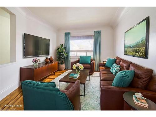 125 Melrose Avenue N, Hamilton, ON - Indoor Photo Showing Living Room