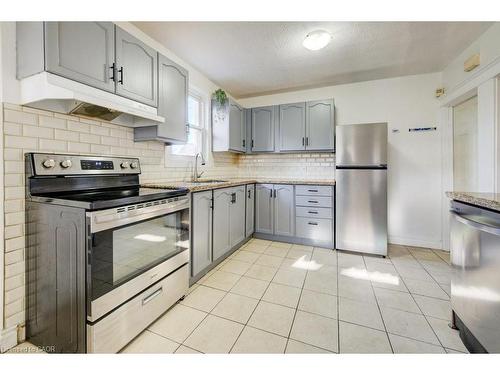 125 Melrose Avenue N, Hamilton, ON - Indoor Photo Showing Kitchen