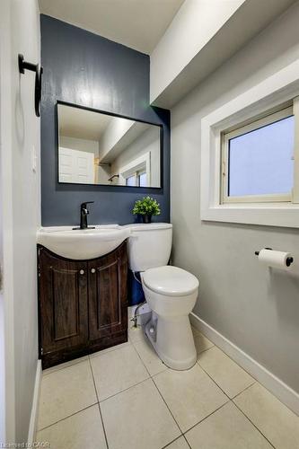 125 Melrose Avenue N, Hamilton, ON - Indoor Photo Showing Bathroom