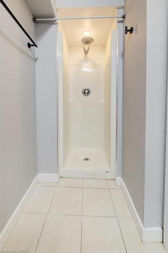 125 Melrose Avenue N, Hamilton, ON - Indoor Photo Showing Bathroom