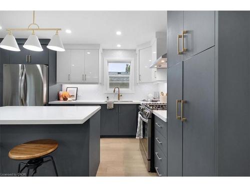 15 Mellenby Street, Hamilton, ON - Indoor Photo Showing Kitchen With Upgraded Kitchen