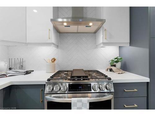 15 Mellenby Street, Hamilton, ON - Indoor Photo Showing Kitchen With Upgraded Kitchen