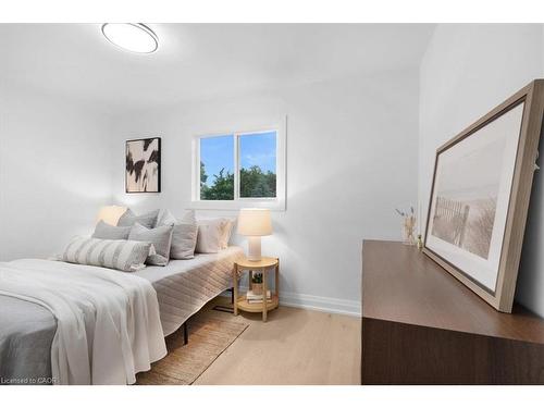15 Mellenby Street, Hamilton, ON - Indoor Photo Showing Bedroom