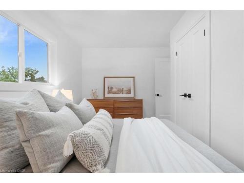 15 Mellenby Street, Hamilton, ON - Indoor Photo Showing Bedroom