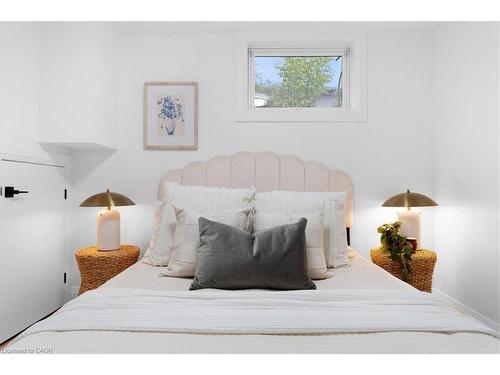 15 Mellenby Street, Hamilton, ON - Indoor Photo Showing Bedroom