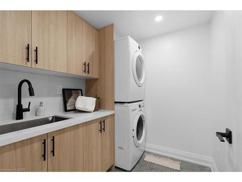 15 Mellenby Street, Hamilton, ON - Indoor Photo Showing Laundry Room