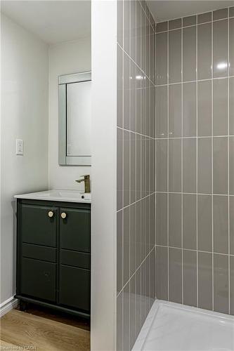 20 Burfield Avenue, Hamilton, ON - Indoor Photo Showing Bathroom