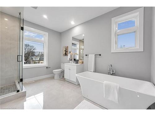 28 Norwich Street W, Guelph, ON - Indoor Photo Showing Bathroom